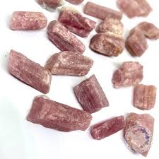 Turmalina rosa en bruto